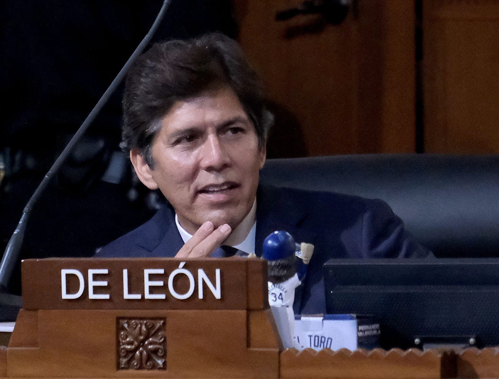 Daily News: Departing De León leaves mixed legacy